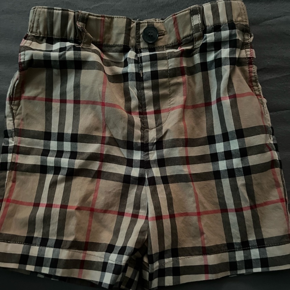 I’m selling a Authentic Pair of Burberry shorts for a toddler 18mnths